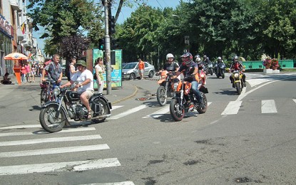 Parada moto in centrul orasului