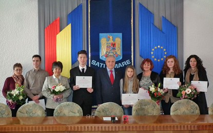 Prefectul Eugeniu Avram premiază performanţa şcolară